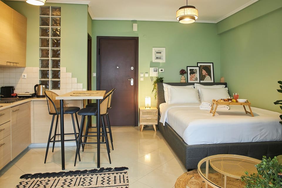 Bed, Kitchen or kitchenette, Photo of the whole room, Dining area, Bedroom