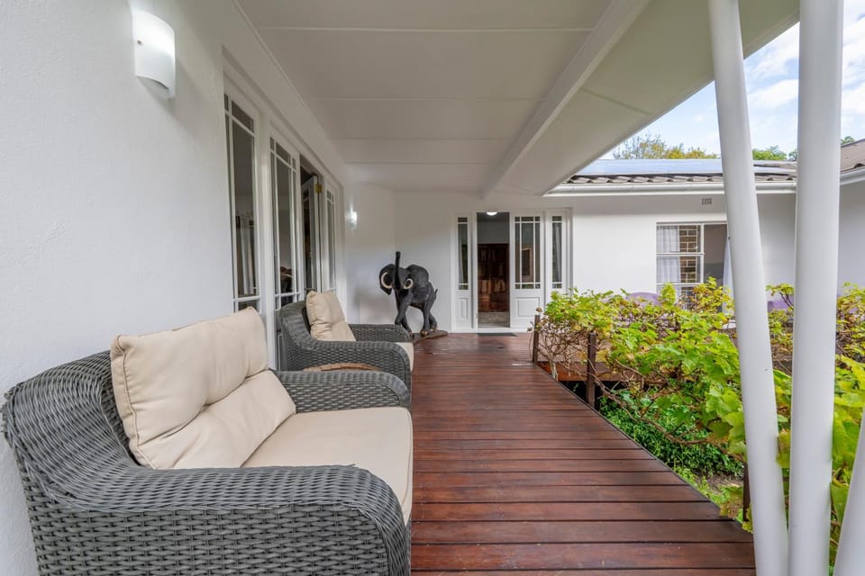 8 Sleeper, 4 Bedroom Home in Franschhoek House in Franschhoek