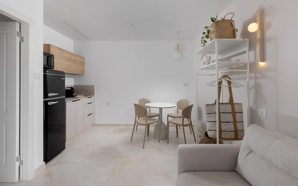 Living room, Seating area, Dining area, stove, kitchen