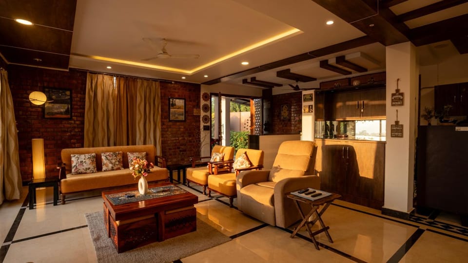 TV and multimedia, Kitchen or kitchenette, Living room, Seating area