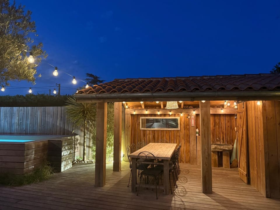 Cabane Oléron Piscine 5 Chambres Villa in Saint-Trojan-les-Bains
