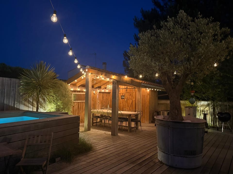 Cabane Oléron Piscine 5 Chambres Villa in Saint-Trojan-les-Bains