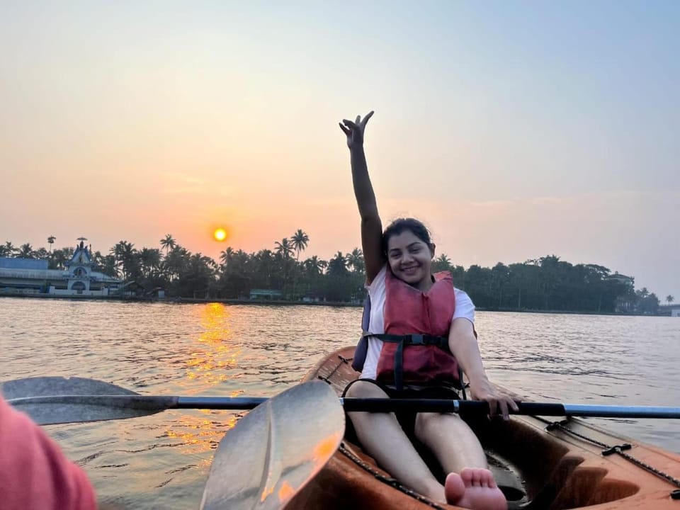 Kathoo's Lakeview Homestay Hostel in Kerala