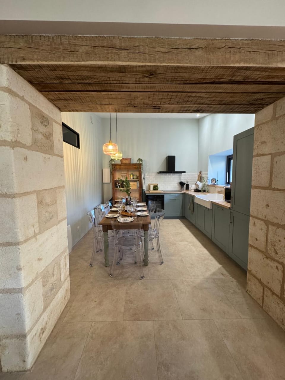 Kitchen or kitchenette, Seating area, Dining area