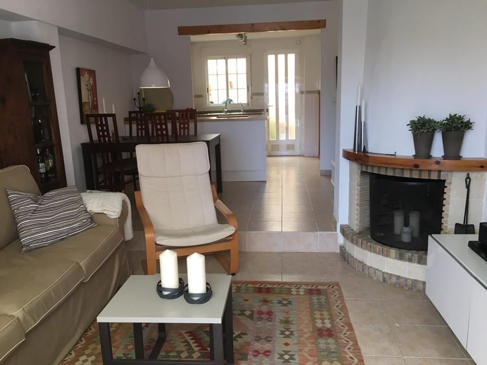 Living room, Dining area, fireplace