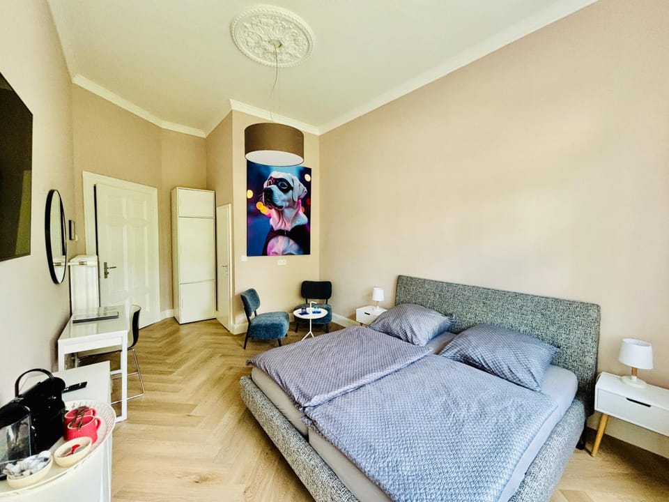 Bed, TV and multimedia, Photo of the whole room, Seating area