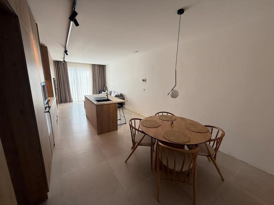 Kitchen or kitchenette, Seating area, Dining area, internet, air conditioner