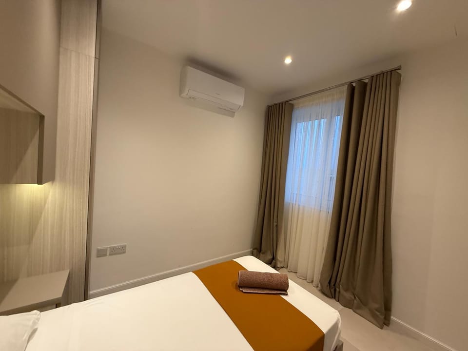 Bed, Bedroom, internet, soundproof, air conditioner