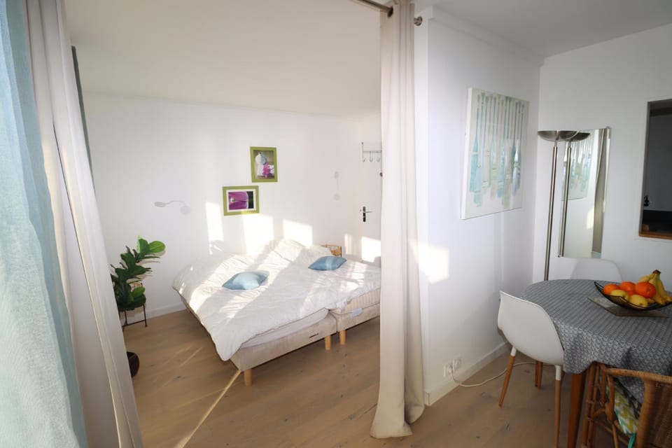 Bed, Bedroom, heating