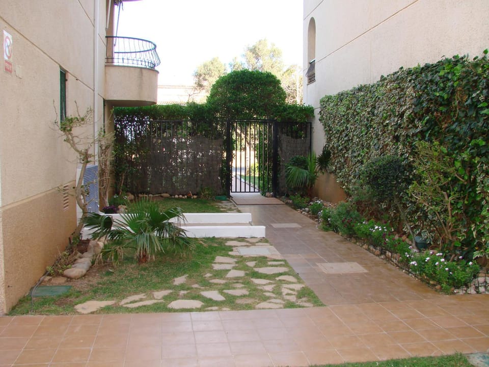 Property building, Facade/entrance, Garden