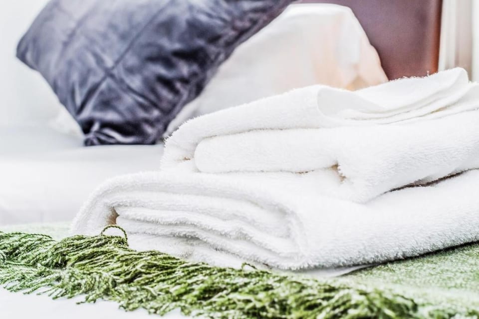 Bedroom, towels