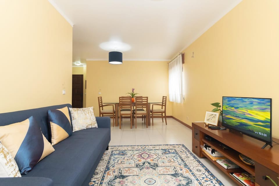 Communal lounge/ TV room, TV and multimedia, Living room, Dining area
