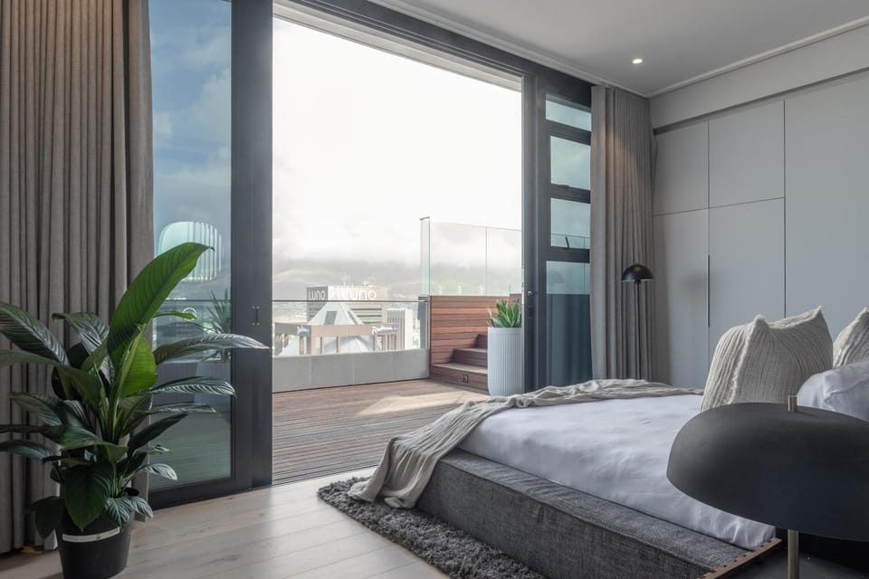 Highest Penthouse in City - Pool and Panoramic Views Apartment in Cape Town