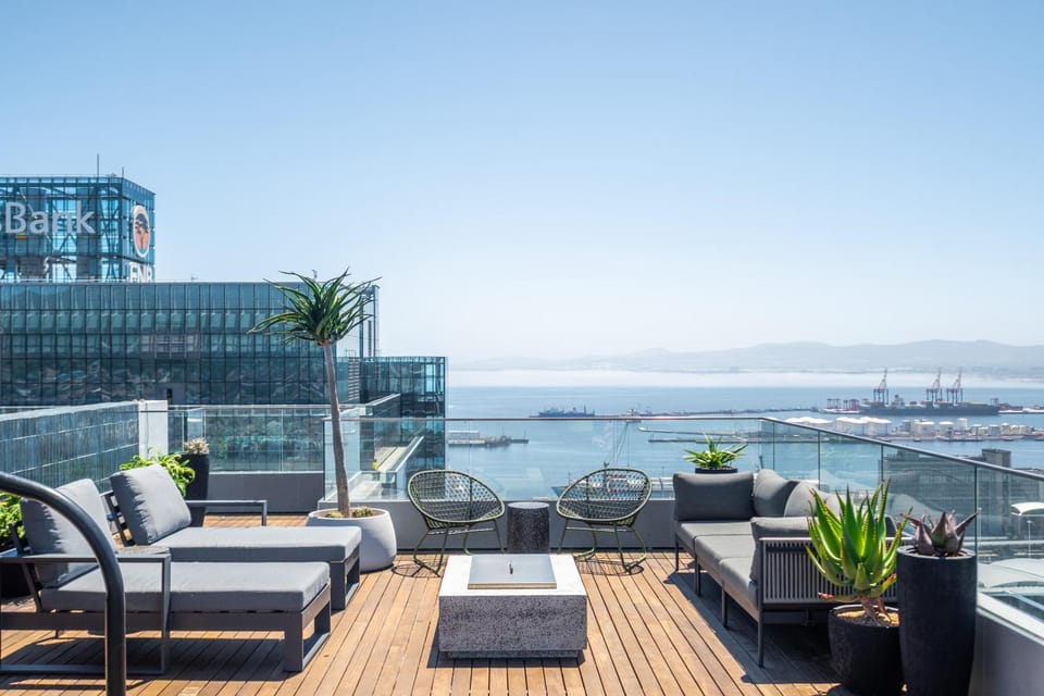 Highest Penthouse in City - Pool and Panoramic Views Apartment in Cape Town