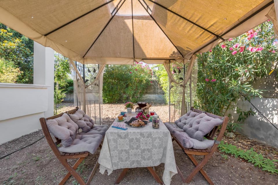 Patio, Garden, Dining area