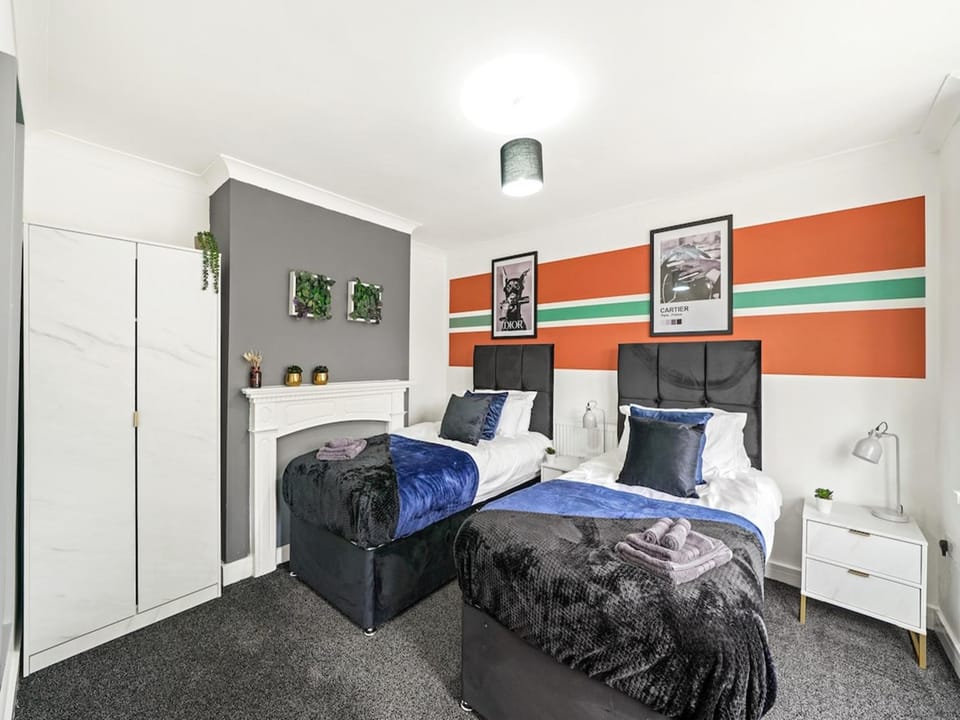 Bed, Photo of the whole room, Bedroom