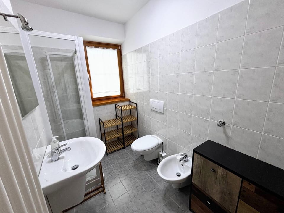 Shower, Toilet, bidet