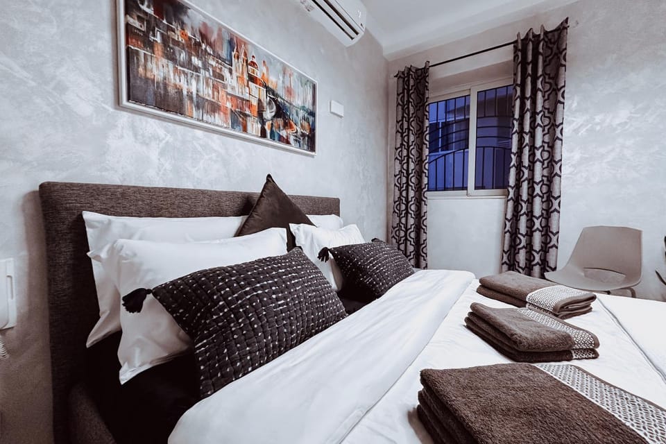 Bed, Bedroom, air conditioner