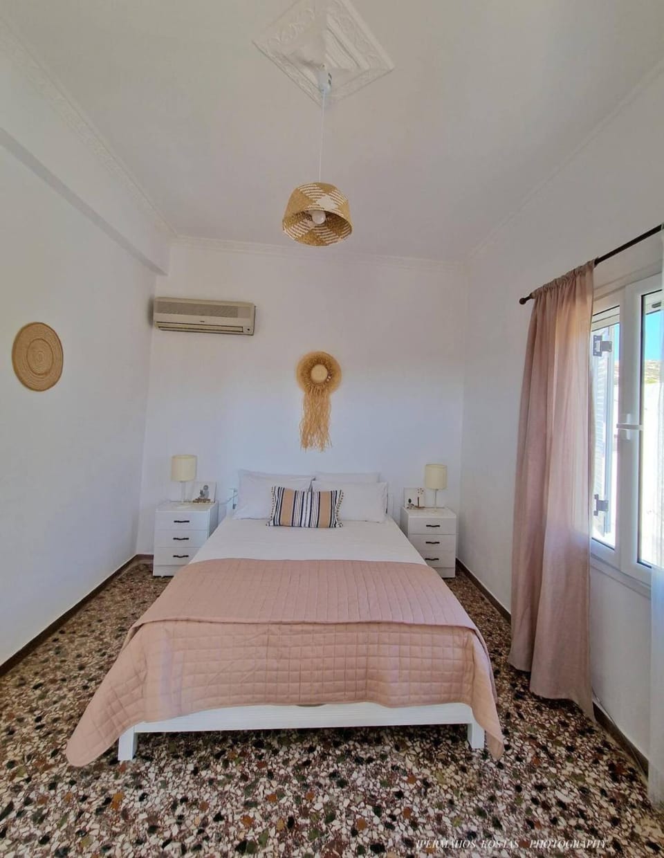 Bed, Photo of the whole room, Bedroom, air conditioner