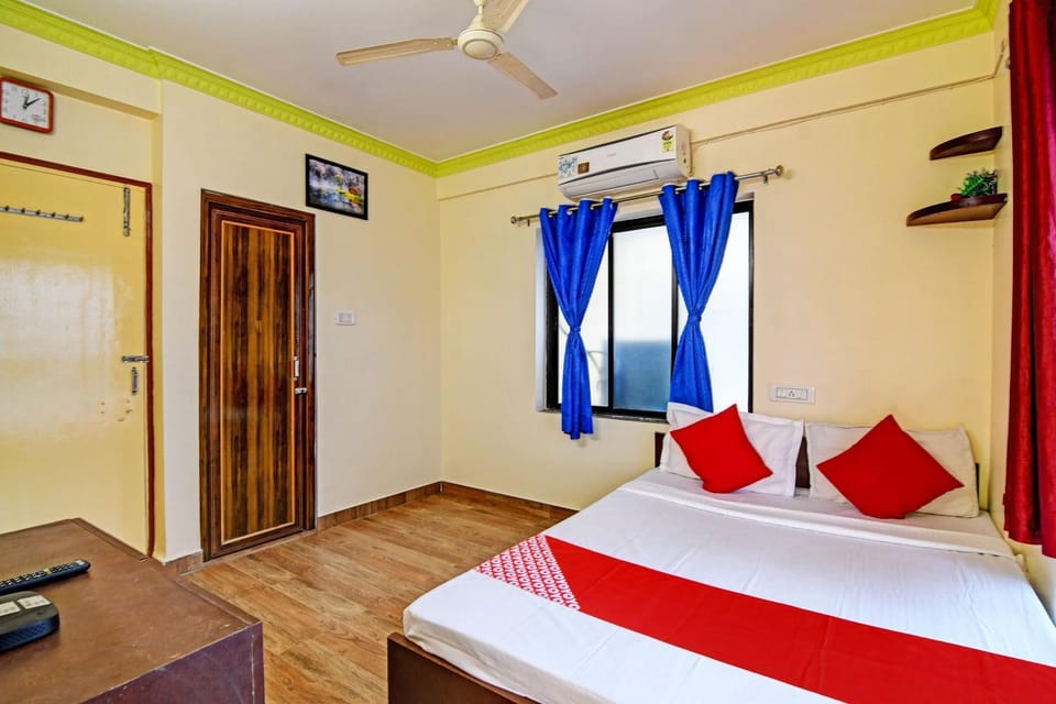 Bed, Photo of the whole room, Bedroom, wardrobe, air conditioner