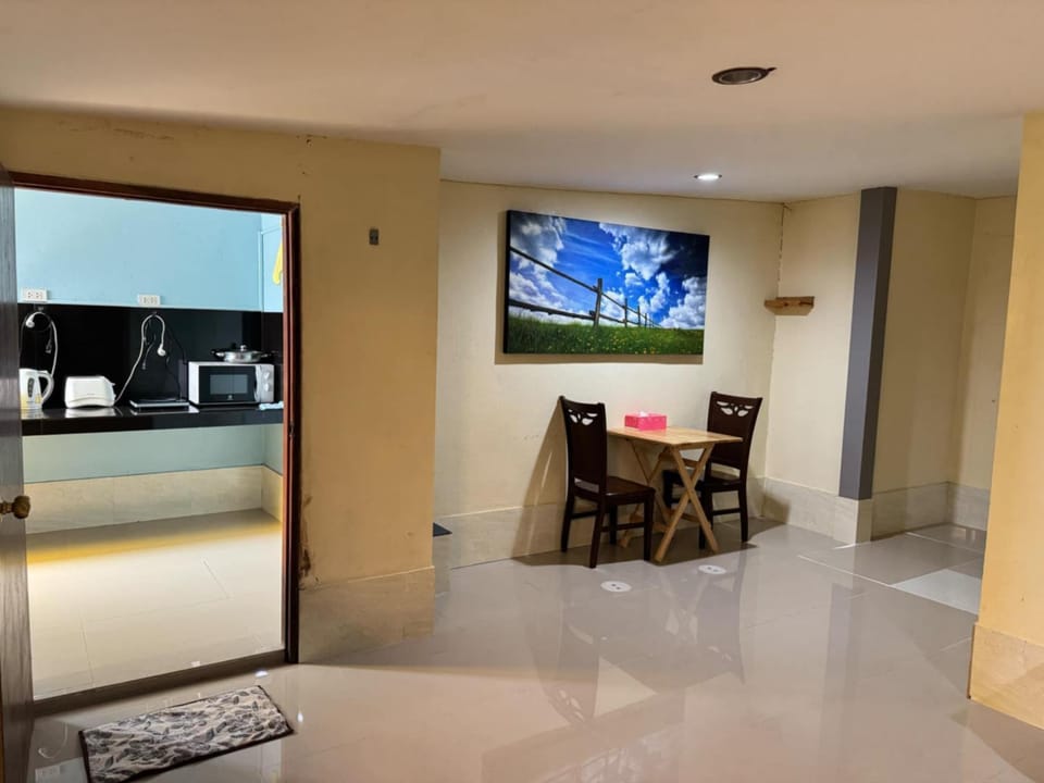 Seating area, Dining area