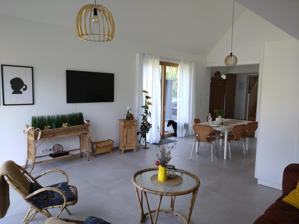 TV and multimedia, Living room, Dining area, kitchen