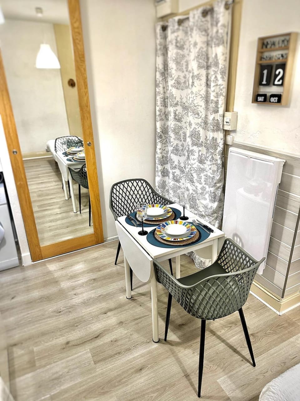 Seating area, Dining area