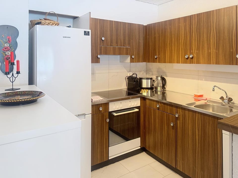 Coffee/tea facilities, Kitchen or kitchenette, dishwasher, minibar, oven, stove, toaster