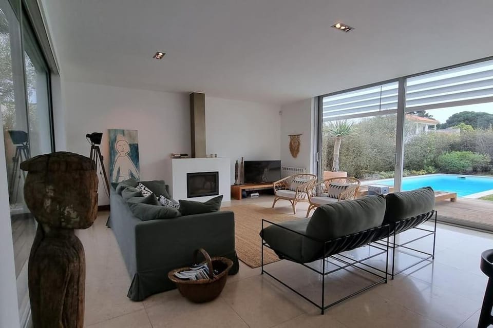 Communal lounge/ TV room, Living room, Garden view, Pool view