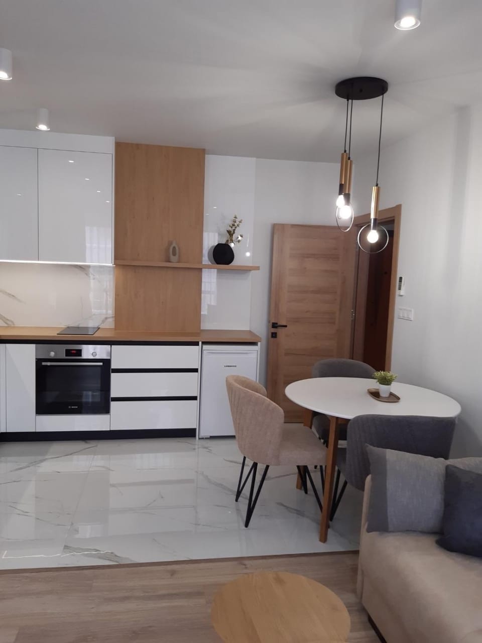 Kitchen or kitchenette, Living room, Seating area, Dining area, oven, stove