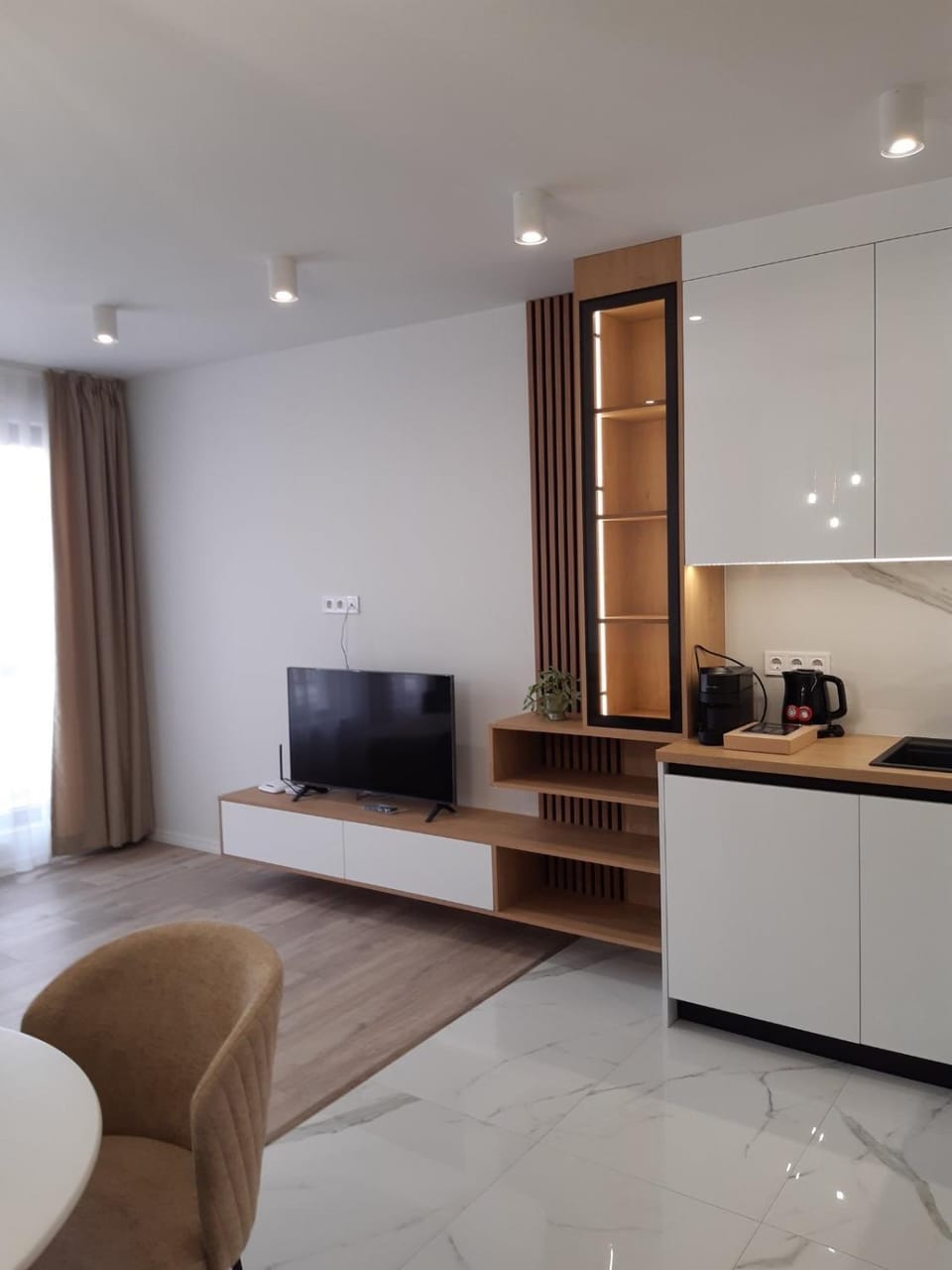 TV and multimedia, Coffee/tea facilities, Living room, Seating area, stove