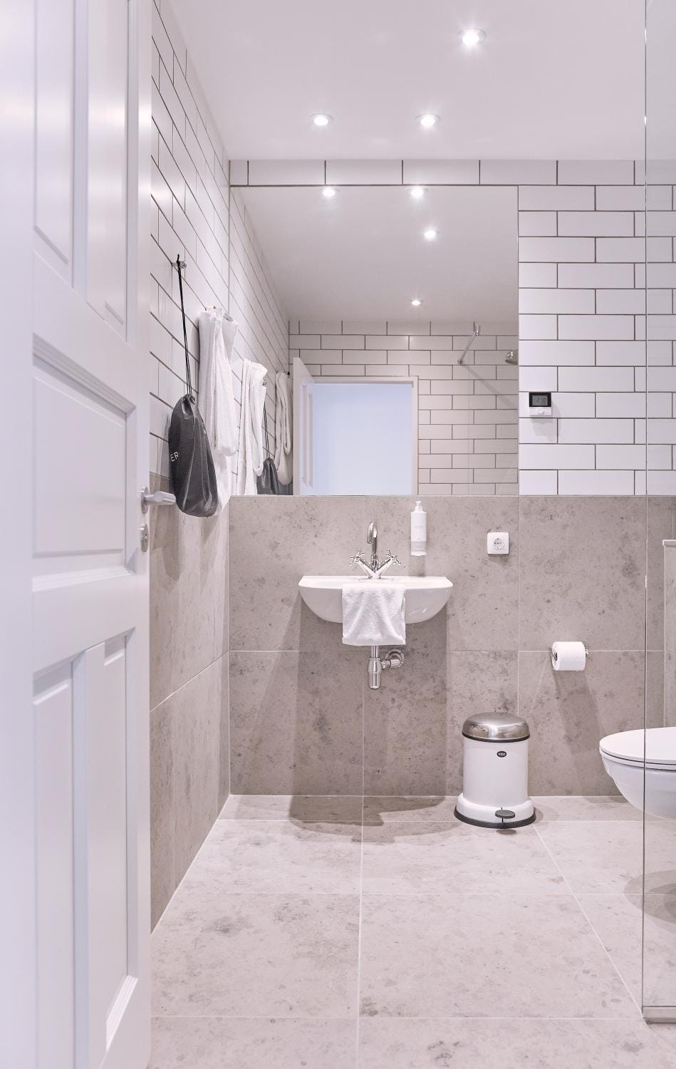 Toilet, Bathroom, towels