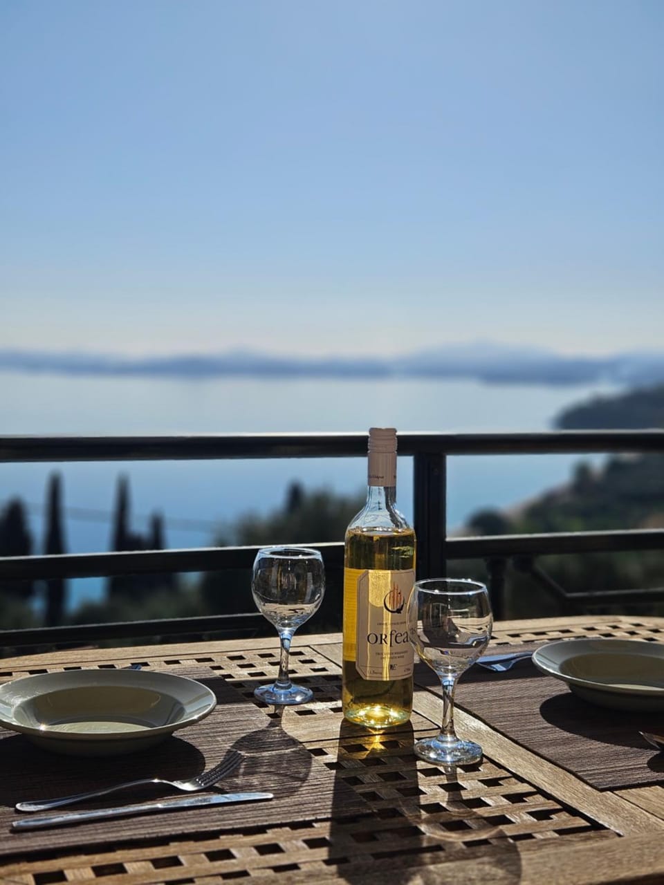 Property building, Day, Natural landscape, View (from property/room), Balcony/Terrace, Food and drinks, Sea view