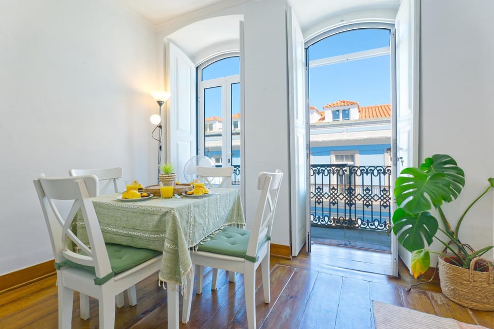 Vita Portucale ! Lisbon Downtown 3BR with Balcony Apartment in Lisbon