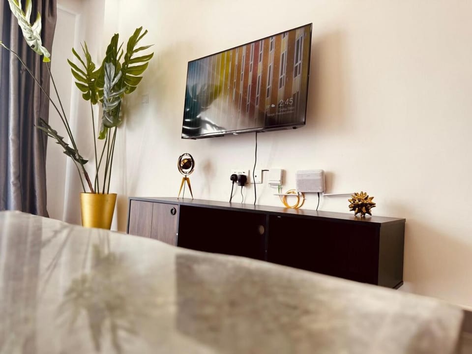 Furnished 2Br, Riverside drive with Gym Behind Riverside square Mall 2 minutes to Westlands Apartment in Nairobi County