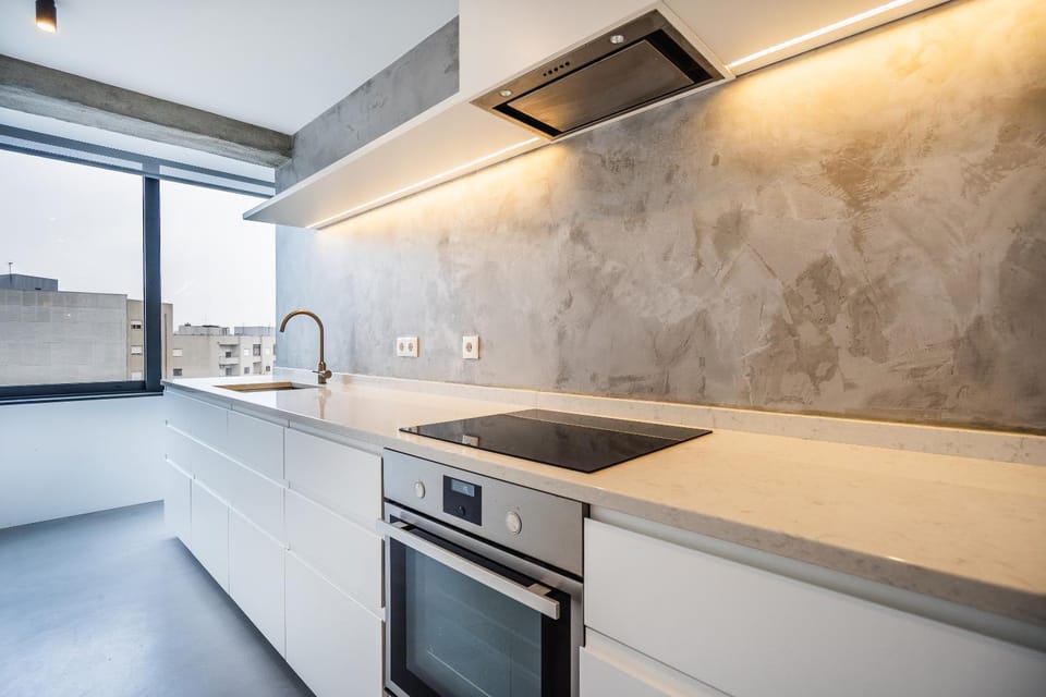 Kitchen or kitchenette, minibar, stove