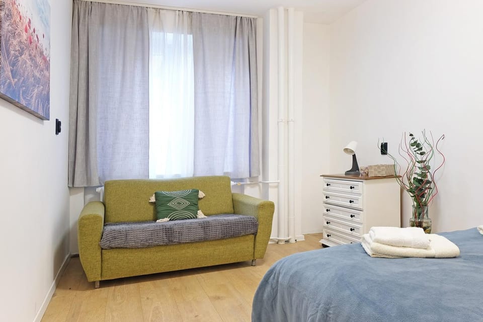 Bed, Photo of the whole room, Seating area, Bedroom