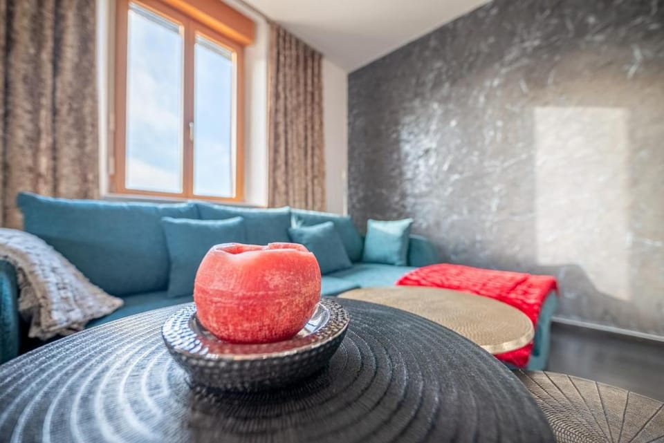 Living room, Decorative detail, Seating area