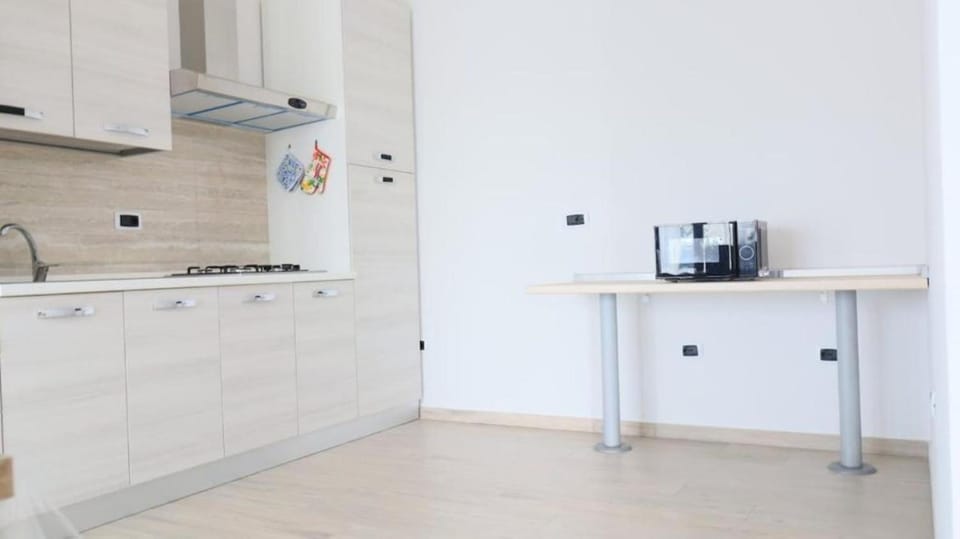 microwave, kitchen