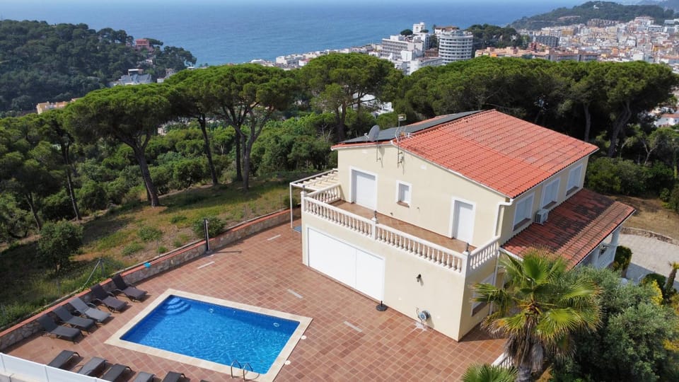 Costa Brava Holidays Villa Yuca, Sea views, Pool Villa in Lloret de Mar