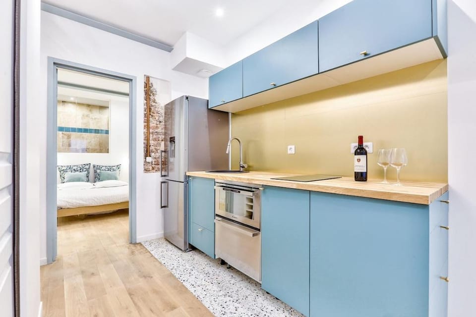 Kitchen or kitchenette