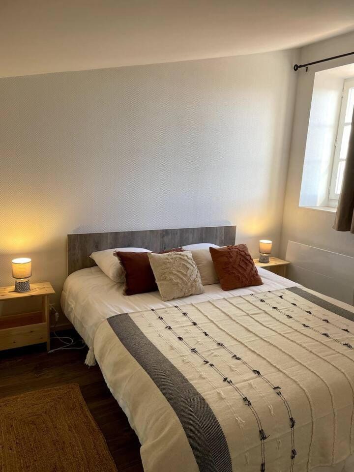 Bed, Photo of the whole room, Bedroom