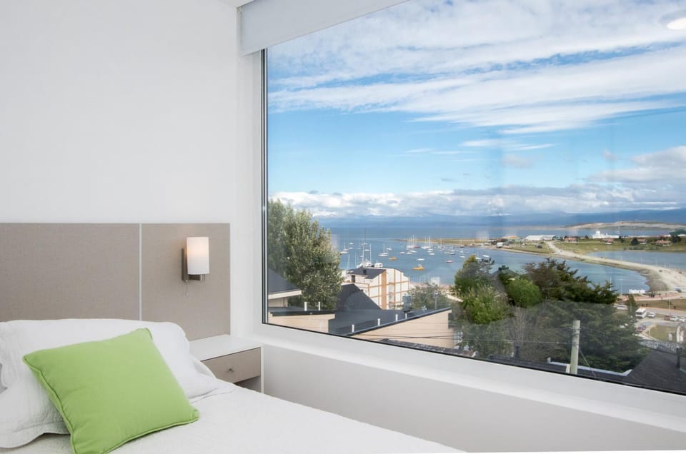 Bed, Day, Natural landscape, View (from property/room), Photo of the whole room, Bedroom, Mountain view, Sea view