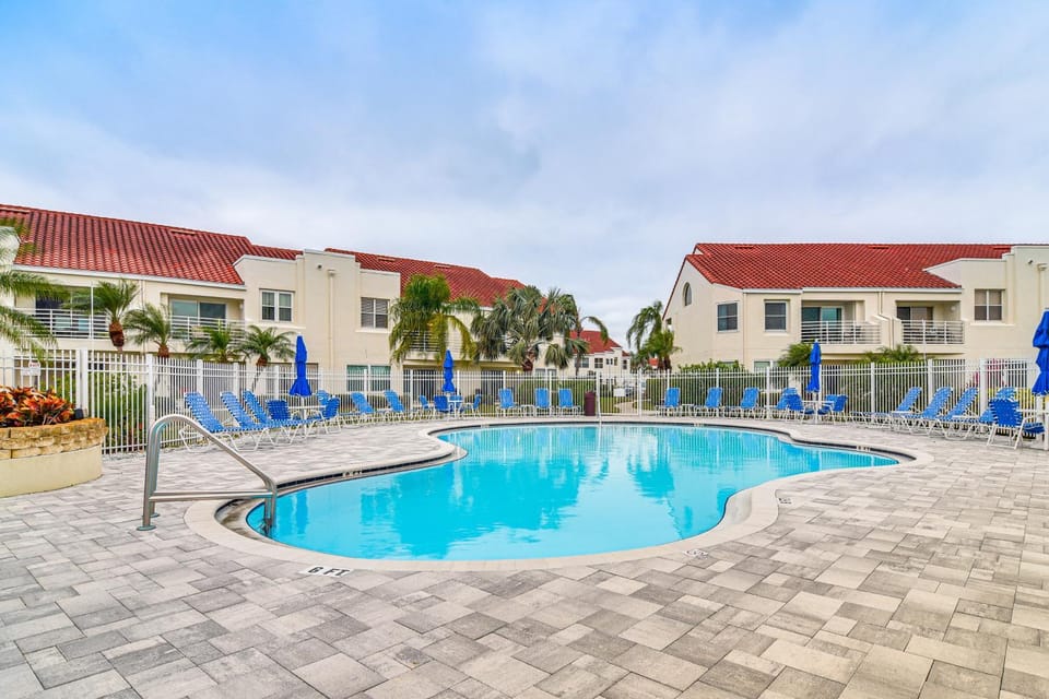 Resort Perks: Condo w/ Private Balcony in St Pete! House in Isla del Sol