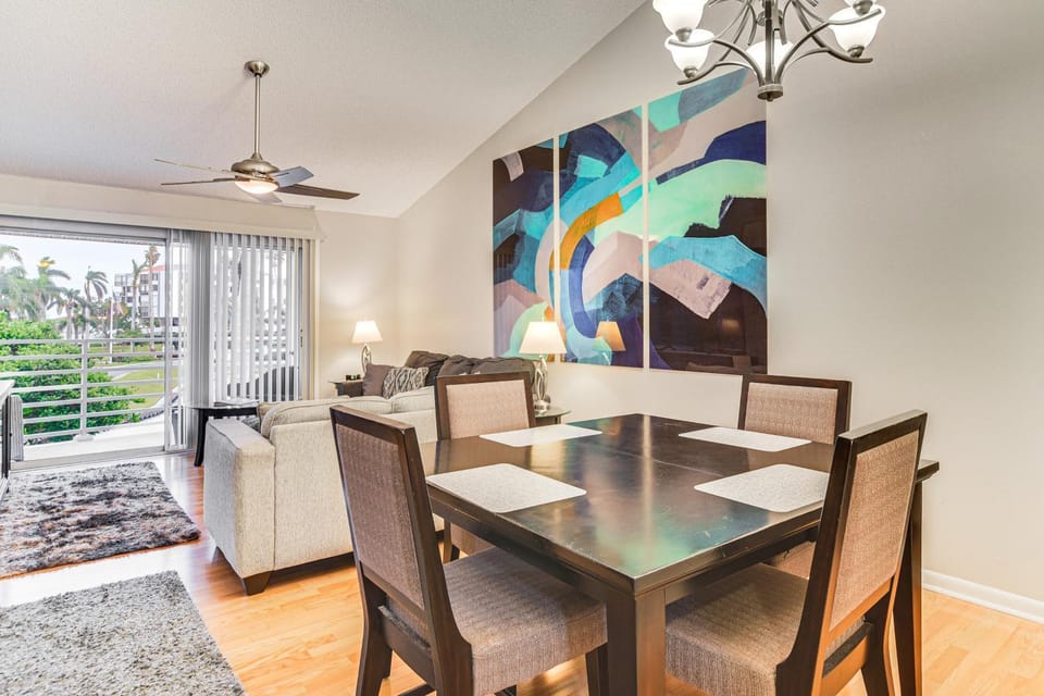 Resort Perks: Condo w/ Private Balcony in St Pete! House in Isla del Sol