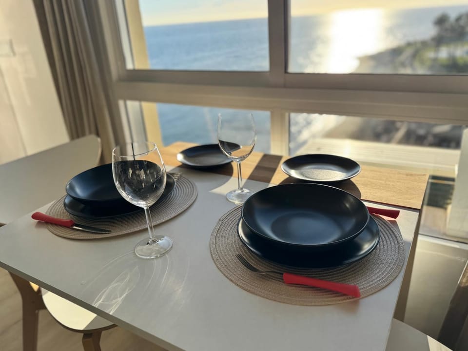 Natural landscape, Dining area, Landmark view, Sea view, internet
