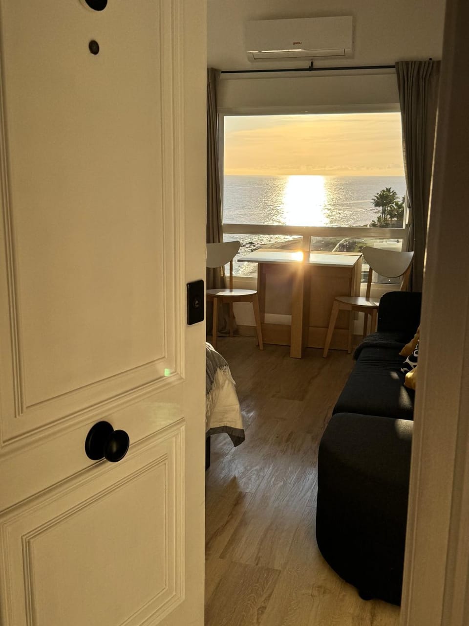 Photo of the whole room, Sea view, Sunset, internet, air conditioner
