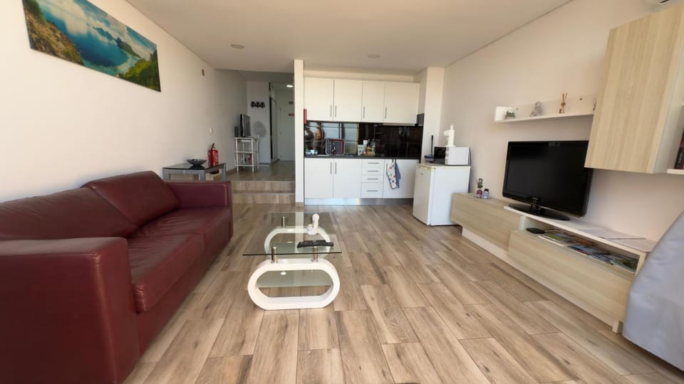 Communal lounge/ TV room, TV and multimedia, Kitchen or kitchenette, Living room, Dining area