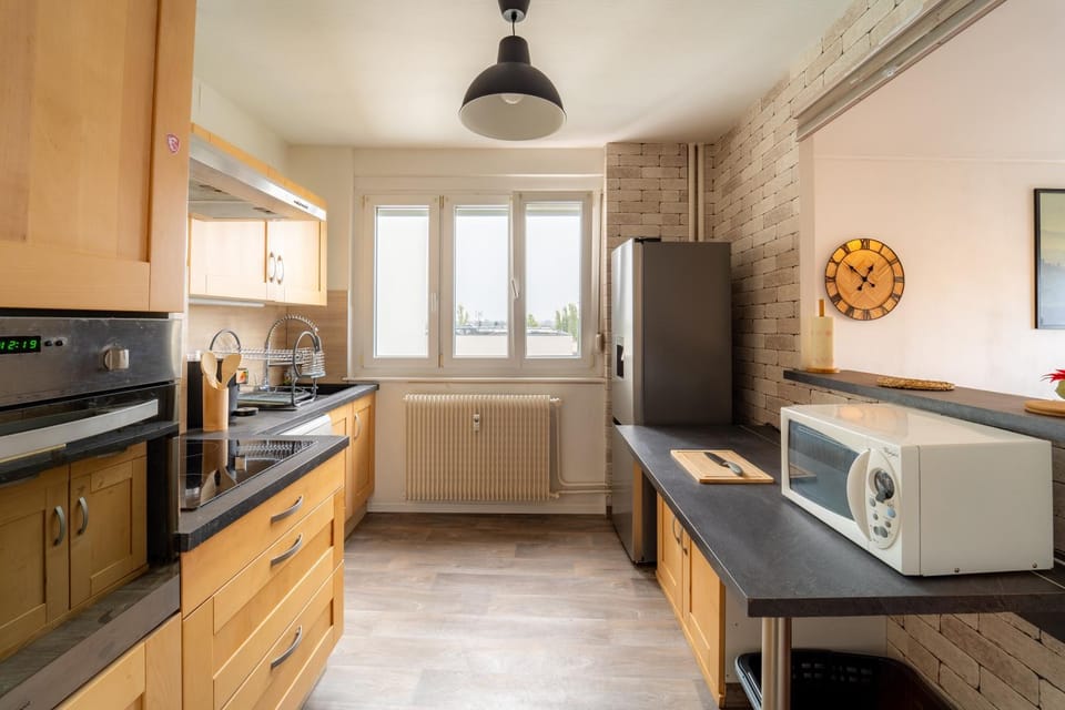 Kitchen or kitchenette, dishwasher, oven, stove