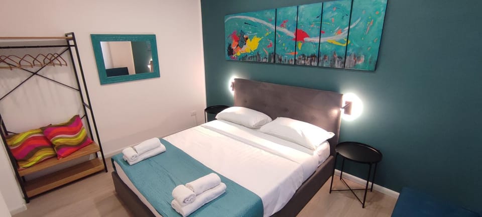 Bed, Photo of the whole room, Bedroom, towels